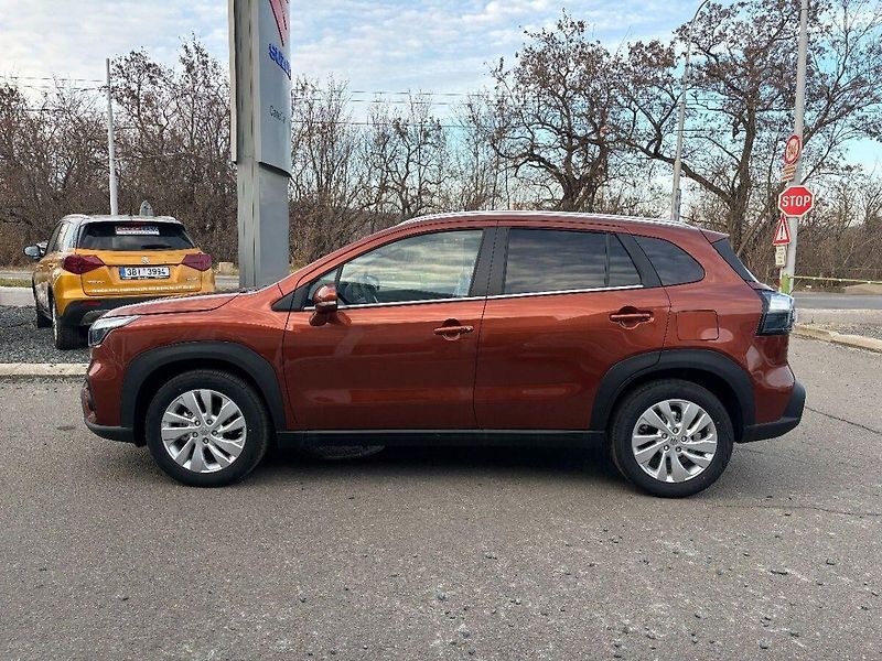 Suzuki S-Cross 4x4 Premium - fotka 4 z 10