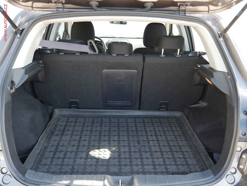 Mitsubishi ASX (2013) 1.8 Di-D 4x4, 1.maj,ČR - fotka 7 z 16