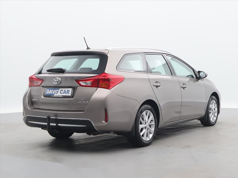Toyota Auris 1,6 i 97kW Serv. Kniha - fotka 7 z 25