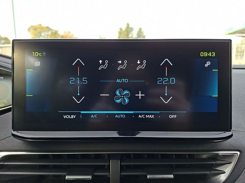 Peugeot 3008 ALLURE PACK HYBRID 225 e-EAT8 - fotka 22 z 31