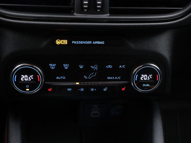 Ford Kuga 2,5 DT 112kW Hybrid CZ LED 4X4 - fotka 23 z 31