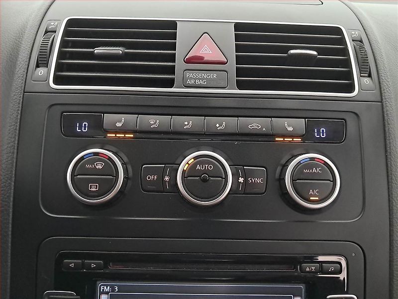 Volkswagen Touran (2014) 1.6 TDI, Serv.kniha, Xenony - fotka 13 z 18