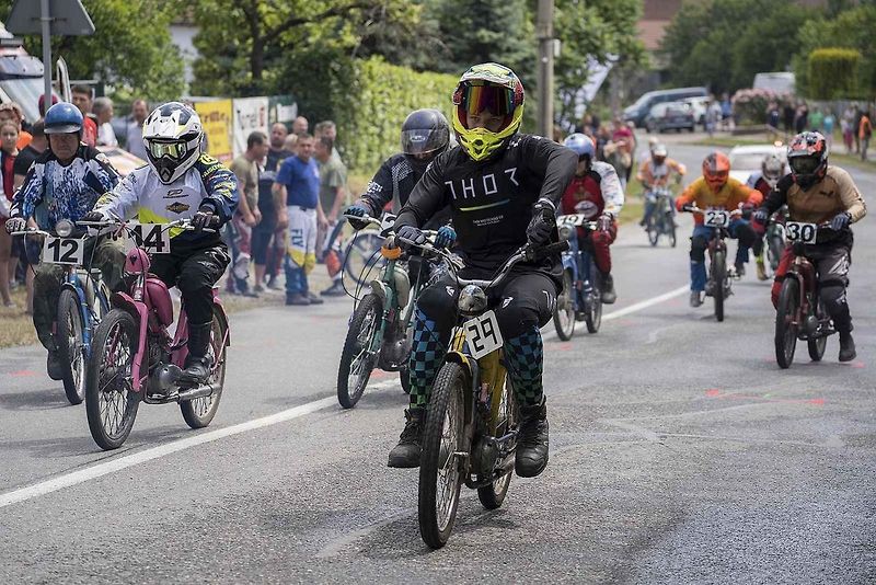 První červencová sobota byla v Rychtářově ve znamení mopedů. Moped rallye ho ovládla s čtyřiadvacátým ročníkem.