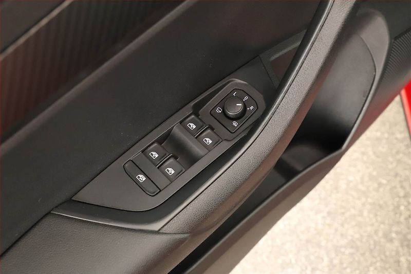 Škoda Karoq (2023) Sportline 1.5 TSI - fotka 18 z 20