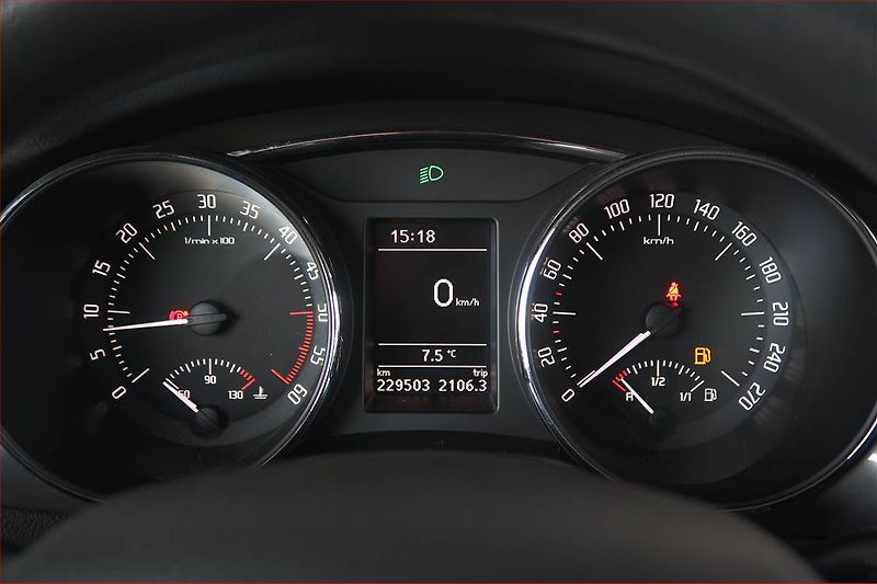 Škoda Superb (2014) 1.6 TDI, Tempomat - fotka 11 z 14