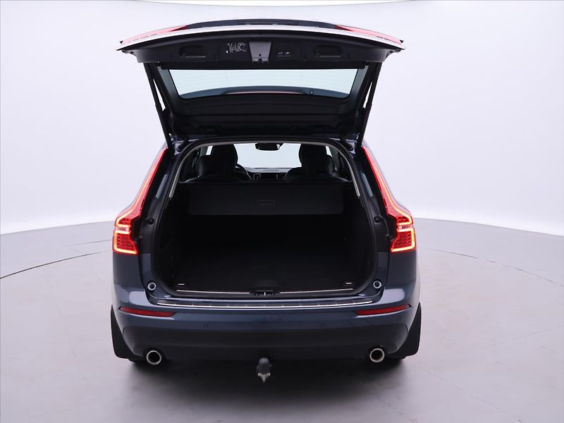 Volvo XC60 2,0 145 kW D4 AWD Momentum - fotka 9 z 31