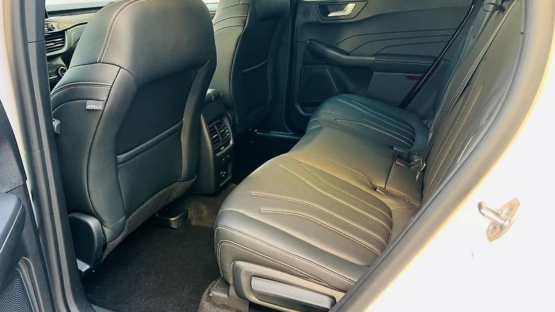 Ford Kuga (2022) 2.5i PHEV 165 kW Vignale AT - fotka 11 z 42