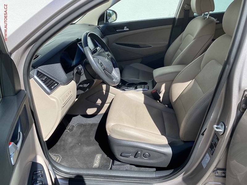 Hyundai Tucson (2016) 2.0 CRDi 4x4, AT, LED, panor - fotka 9 z 20