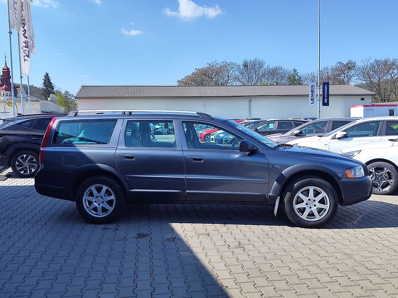 Volvo XC70 D5 2.4/120kW - fotka 4 z 26