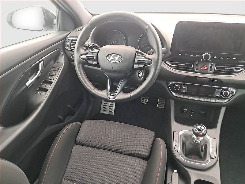 Hyundai i30 (2024) N-Line 1.5 T-GDI MHEV - fotka 7 z 19