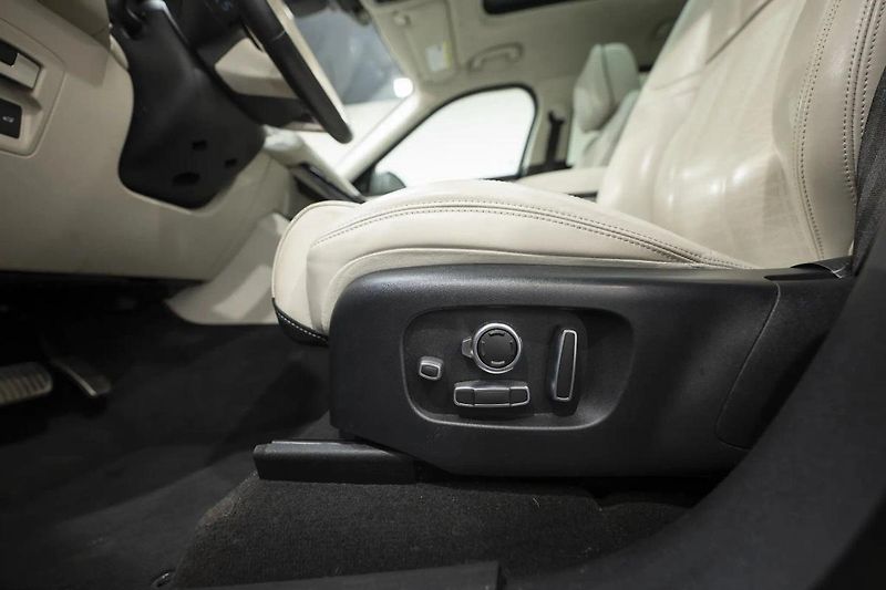 Land Rover Range Rover Velar P380 280 kW R-Dynamic - fotka 22 z 37