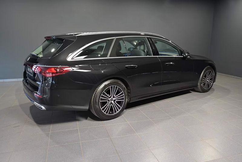 Mercedes-Benz Třídy E 220d 4M Avantgarde 360 Pano Ta - fotka 4 z 15