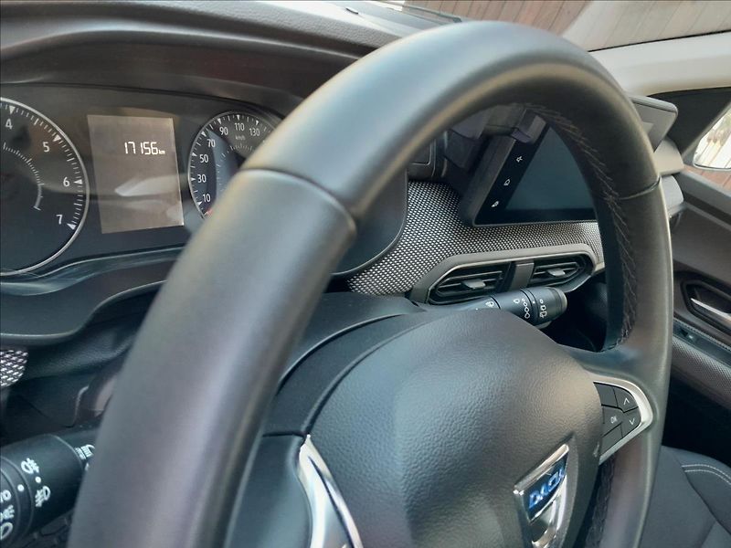 Dacia Sandero 1,0 SCe 49kW - fotka 39 z 48