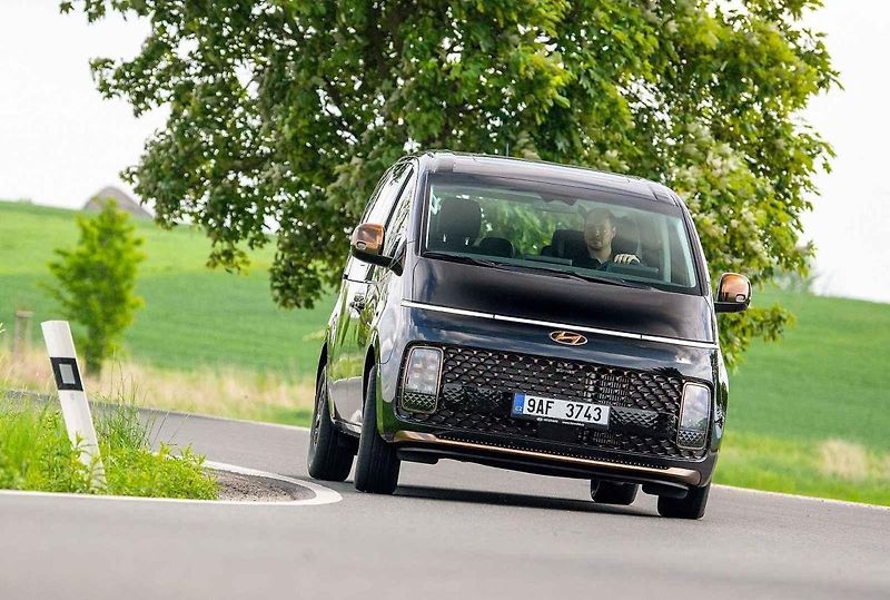 Auto jsem zatím mohl vyzkoušet pouze na hodinu