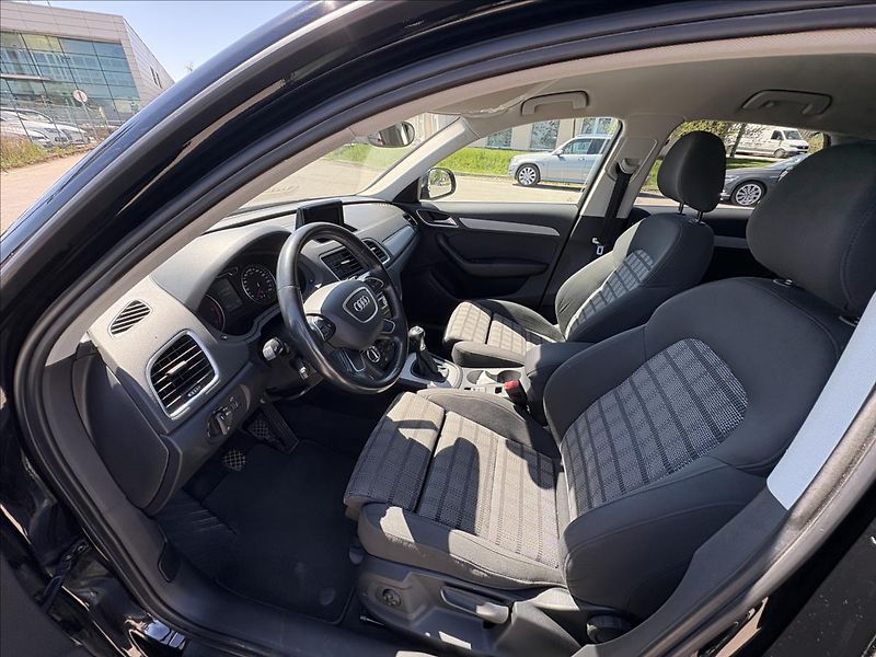 Audi Q3 2,0 TDi 103kW Xenon,Výhřev,Nav - fotka 3 z 33