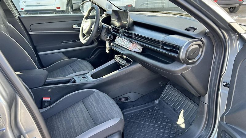 Jeep Avenger 1.2i 100k Longitude AT6 - fotka 10 z 11