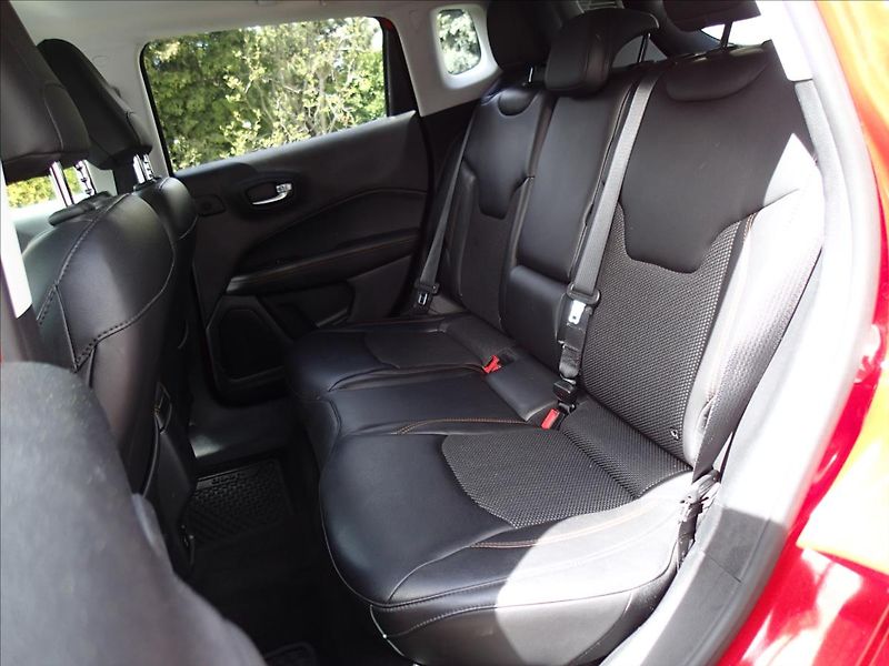 Jeep Compass 2,0 103 KW,Longitude 4WD,2.Maj - fotka 39 z 51