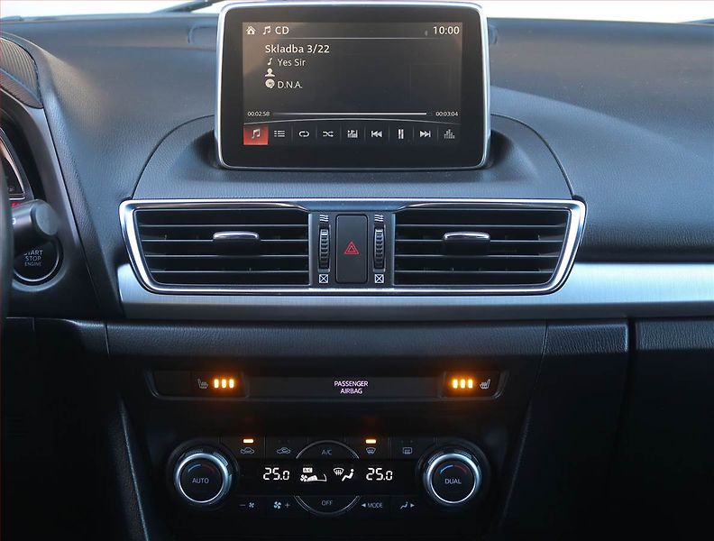 Mazda 3 (2015) 2.0 Skyactiv-G, Navi - fotka 12 z 16