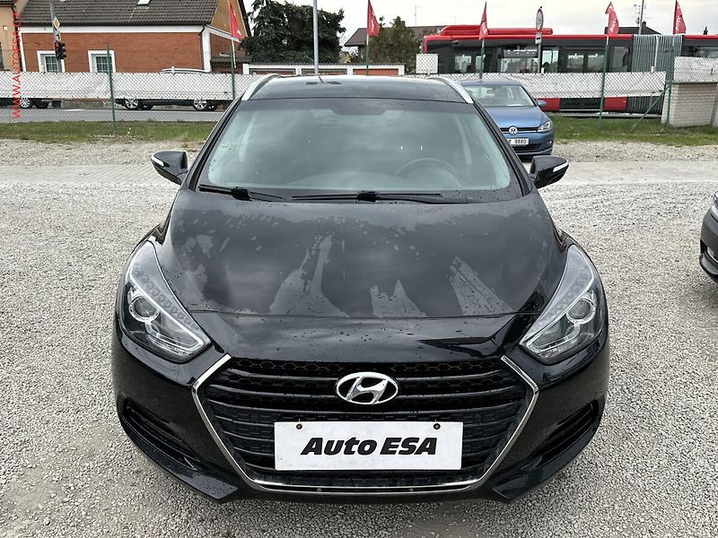 Hyundai i40 (2018) 1.7CRDi, 2.maj,ČR, Navi, AC - fotka 2 z 20