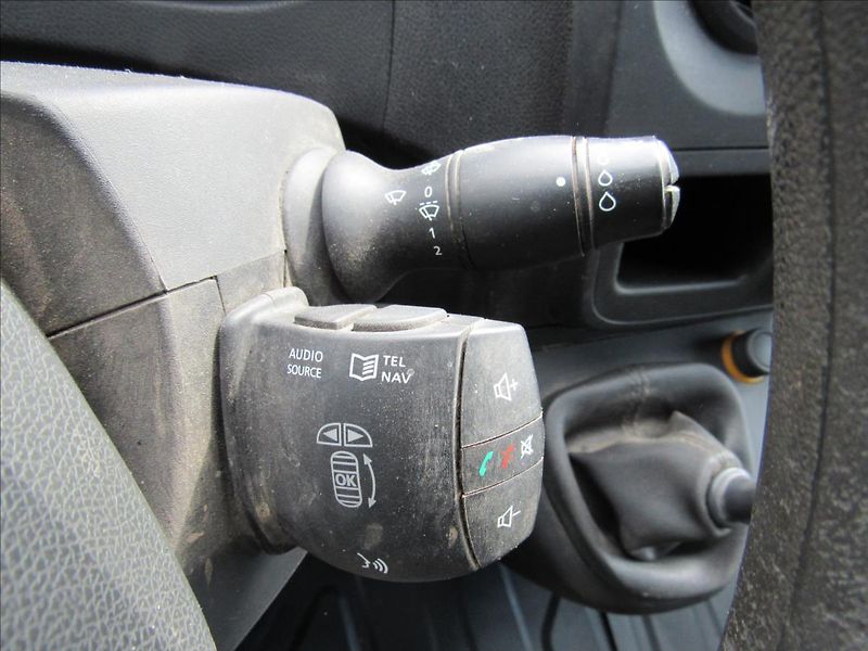 Renault Master 2,3 dCi 107kW 7 míst Valník - fotka 20 z 24
