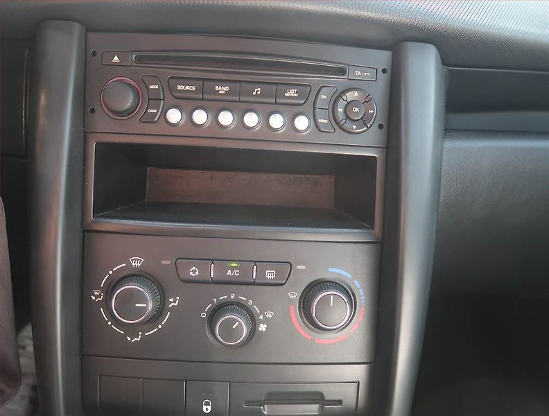 Peugeot 207 (2010) 1.4 VTi, po STK, jezdí skvěle - fotka 13 z 13