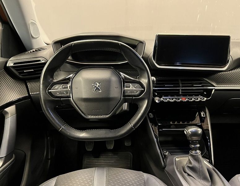 Peugeot 2008 1.2 PureTech 130 Allure - fotka 5 z 16