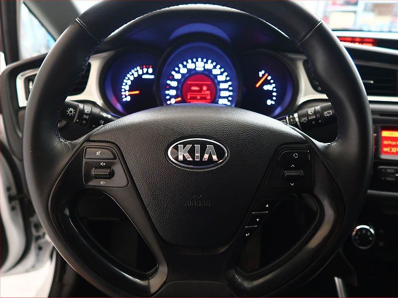 Kia Ceed (2017) 1.4 CVVT, Park. senzory - fotka 14 z 14