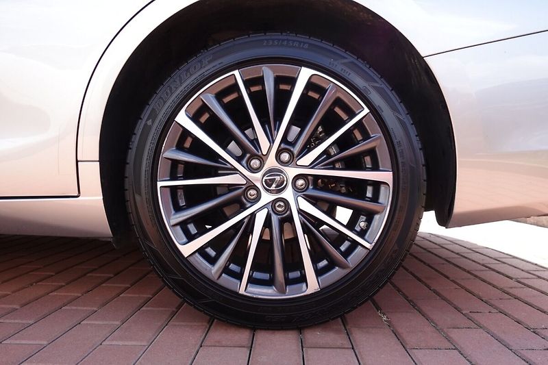 Lexus ES 300h ES300h 2,5HSD Prestige Top - fotka 9 z 39