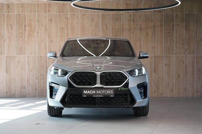 BMW X2 20i sDrive, M Paket - fotka 2 z 41