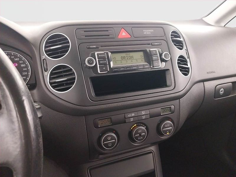 Volkswagen Golf Plus (2009) 1.6, po STK, pěkný stav - fotka 12 z 22