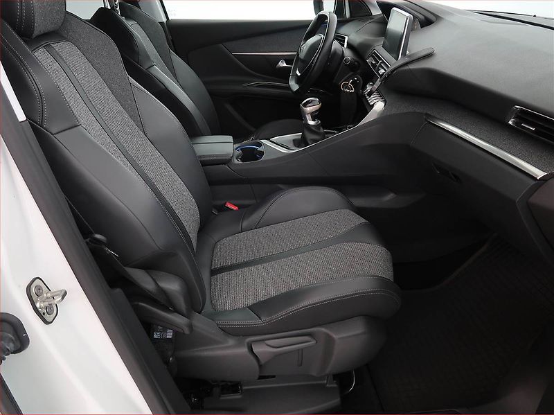 Peugeot 5008 (2019) Allure PureTech 130, 7 míst - fotka 9 z 22