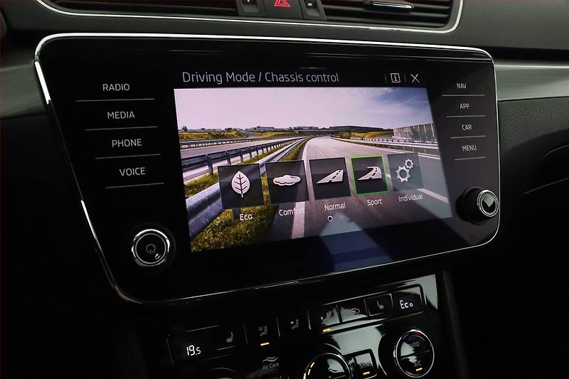 Škoda Superb (2020) Ambition Plus iV 1.4 TSI PHEV - fotka 9 z 22