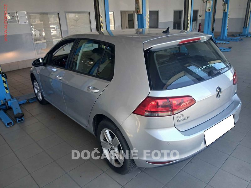 Volkswagen Golf (2017) 1.4cng+b, ČR, servis.kniha - fotka 2 z 3