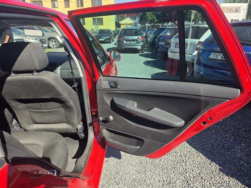 Škoda Fabia 1.2 HTP Park Senzor Klimatizac - fotka 14 z 18