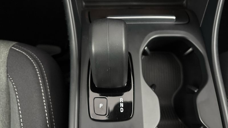 Volvo XC40 2.0 B4 AUT AWD Momentum Pro - fotka 24 z 29