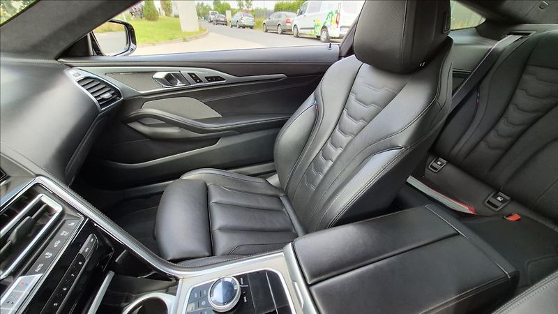 BMW Řada 8 4,4 V8 390 Kw M850i xDrive DPH - fotka 15 z 28