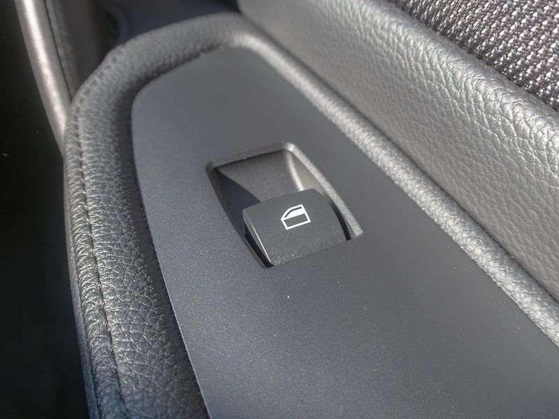 BMW Řada 1 (2010) 116i 90KW – DIGI KLIMA - fotka 25 z 38