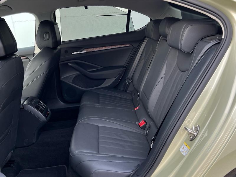 Škoda Superb 2,0 TDi 110 kW 7DSG L&K  IV. - fotka 12 z 32