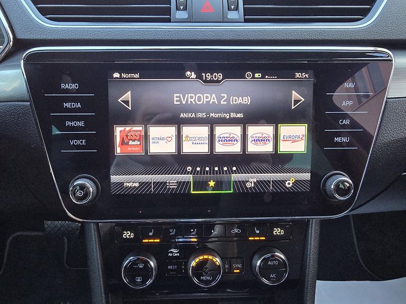 Škoda Superb 2,0 TDI DSG STYLE VIRTUAL NAVI - fotka 37 z 51