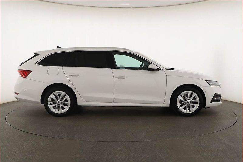 Škoda Octavia (2022) Style 1.4 TSI iV, Automat, ČR - fotka 6 z 27
