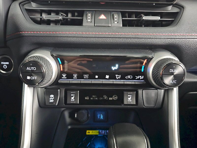 Toyota RAV4 (2025) 2.5PHEV 306k AWD SELECTION - fotka 24 z 31