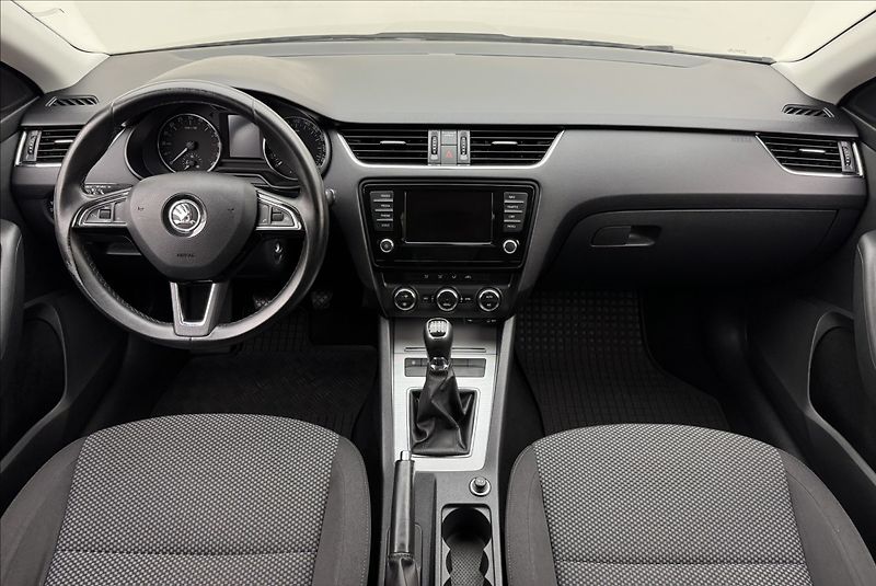 Škoda Octavia 1,6 TDi 6ST. MAN. NAVI SENZORY - fotka 7 z 33