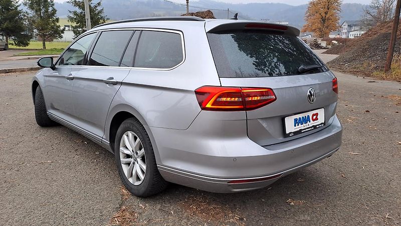 Volkswagen Passat 1.6 TDI ComfortLine Business - fotka 5 z 36
