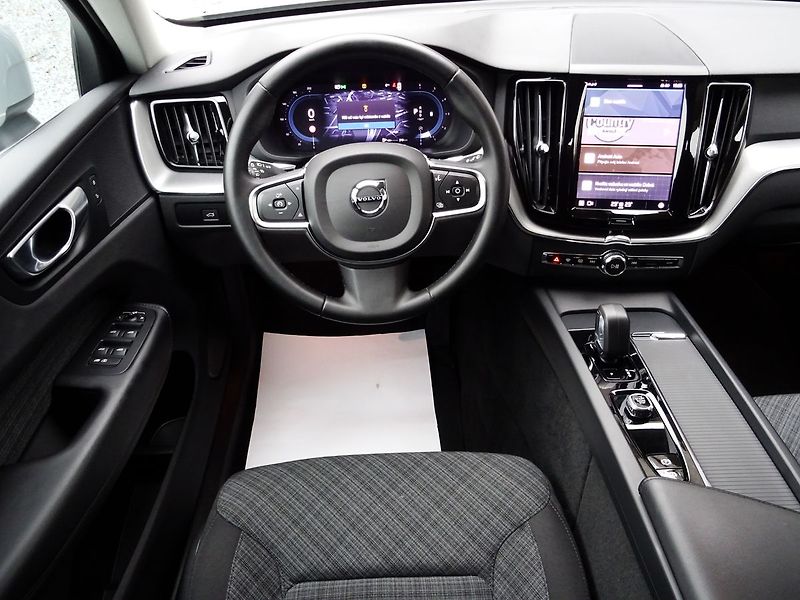 Volvo XC60 B4 145kW AWD LED Mild-Hybrid - fotka 7 z 33