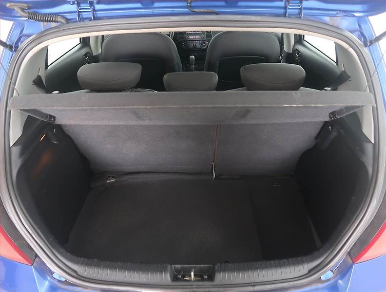 Hyundai i20 (2009) 1.4, Tažné, za skvělou cenu - fotka 13 z 14