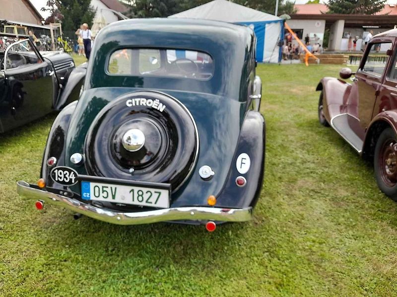 Unikátní hasičský vůz z roku 1931 kdysi sloužil dobrušským hasičům, dnes je klubovým vozidlem Podorlického Veteran Car Clubu.