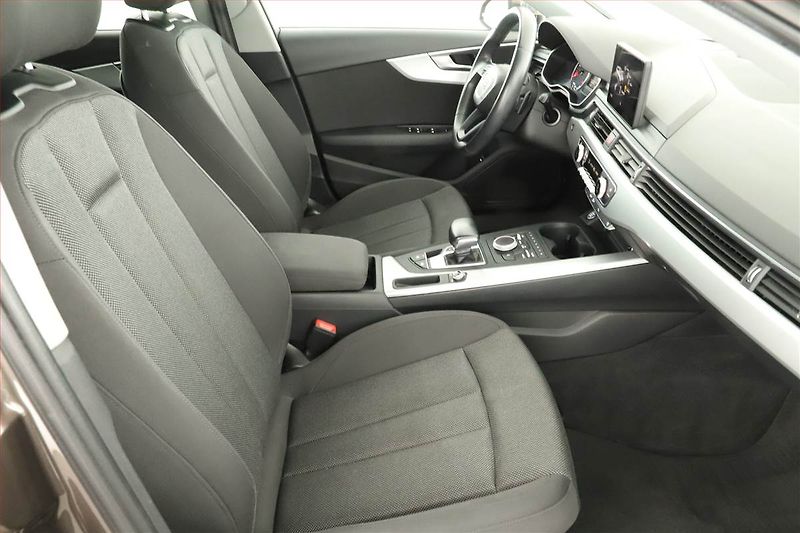 Audi A4 (2017) 2.0 TDI, Automat, Tempomat - fotka 7 z 15