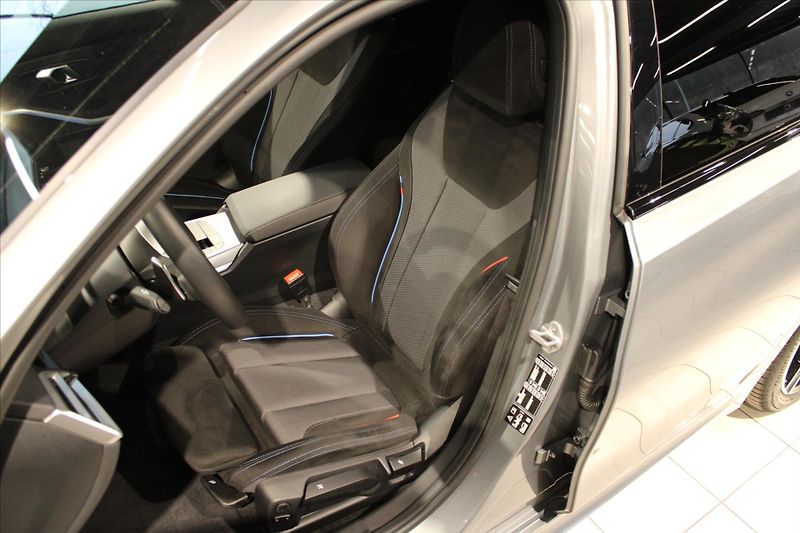 BMW Řada 3 320d xDrive M Sport DAProf/360 - fotka 9 z 35
