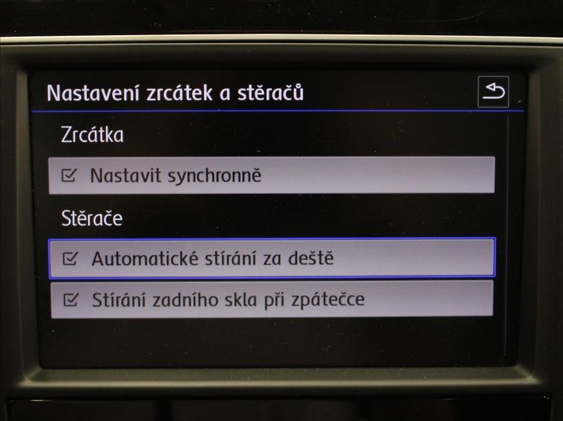 Volkswagen Golf 2,0 TDi 110kW DSG Highline ČR - fotka 10 z 18