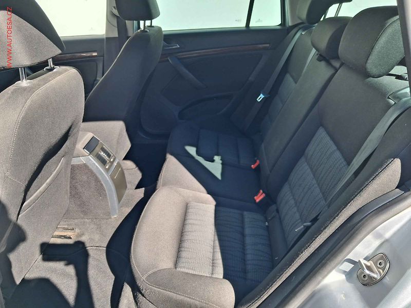 Škoda Octavia (2012) 1.6 TDi, 2.maj,ČR, Elegance - fotka 10 z 16
